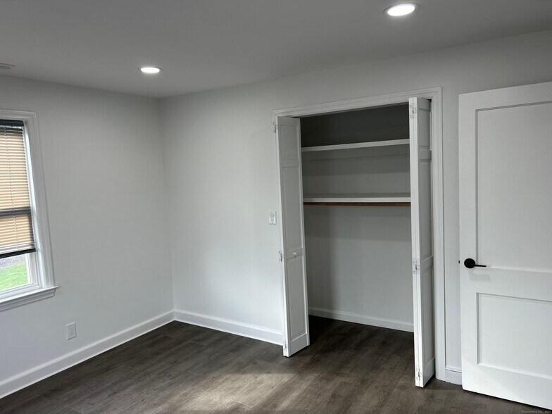 Building Photo - 13 Leuvine St