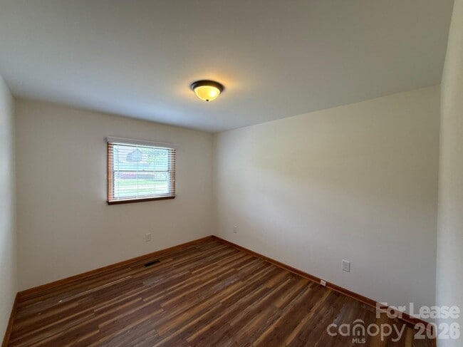 Building Photo - 110 Aqua Dr