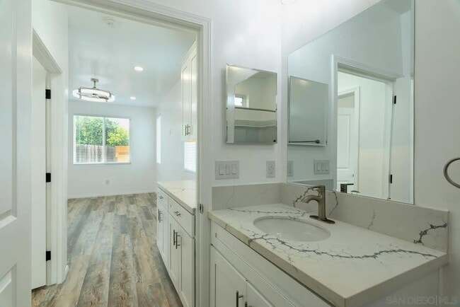 Building Photo - 2077 Grove Ave