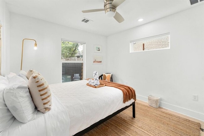 Building Photo - 3005 Kuhlman Ave