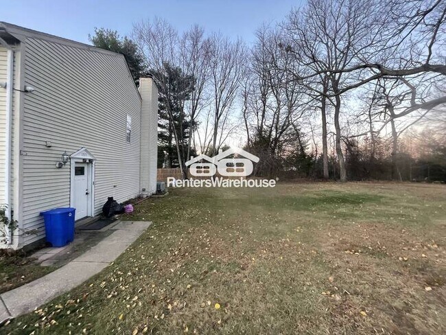 Building Photo - 1331 Stockett Square