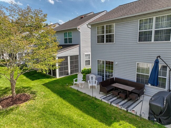 Building Photo - Year-round rental - 4 br 2.5 ba Twin Home in Seabright Village – East of Route 1