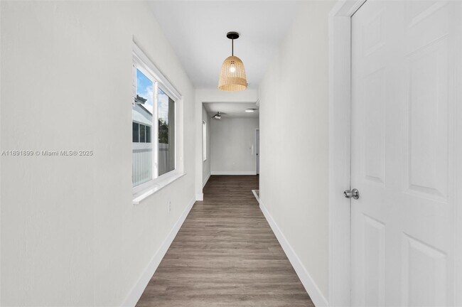 Building Photo - 3334 SW 24th Ter
