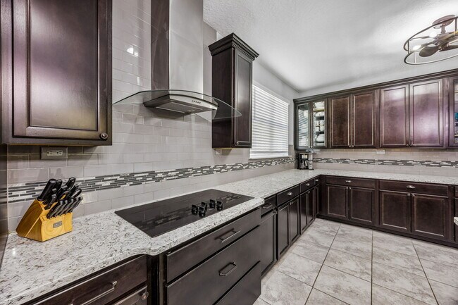Building Photo - 79425 Plummer's Creek Dr
