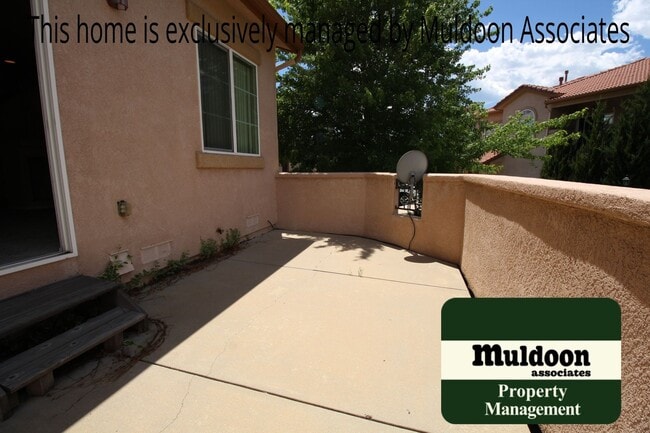 Building Photo - Beautiful 2-Story townhome in gated community