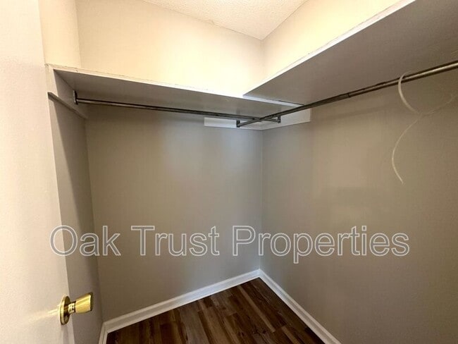 Building Photo - 108 Columbia Dr