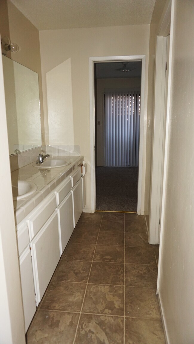 Building Photo - 2531 Olive St