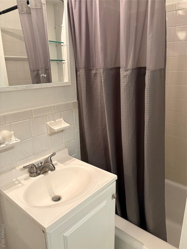 Building Photo - 151-05 Cross Island Pkwy