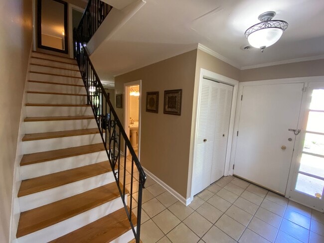 Building Photo - Kennedy Drive Retreat - 4 bedrm with bonus and billards room