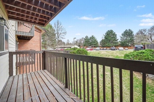 Building Photo - Spacious 1 Bed 1 Bath in the heart of Aurora! LEASING SPECIAL!!
