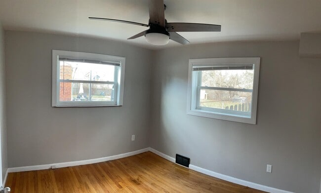 Building Photo - 530 Western Row Rd