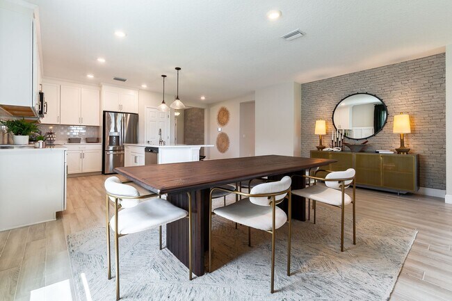 Building Photo - A Luxuriously Furnished 3-Bed, 2-Bath Model Home in Gated Community - Parrish