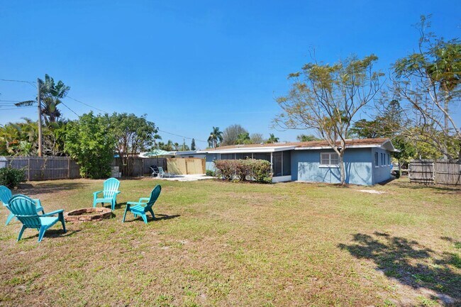 Building Photo - VACA or Short Term Furnished Chic Monthly Rental Home in Bradenton, FL