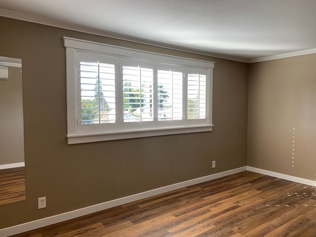 Building Photo - Gorgeously remodeled 2 bed 2.5 bath duplex...