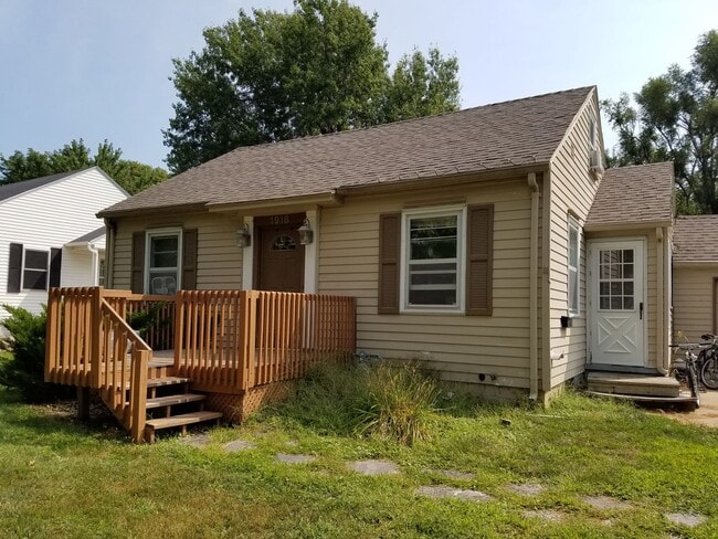 Building Photo - 3 Bed 2 Bath House