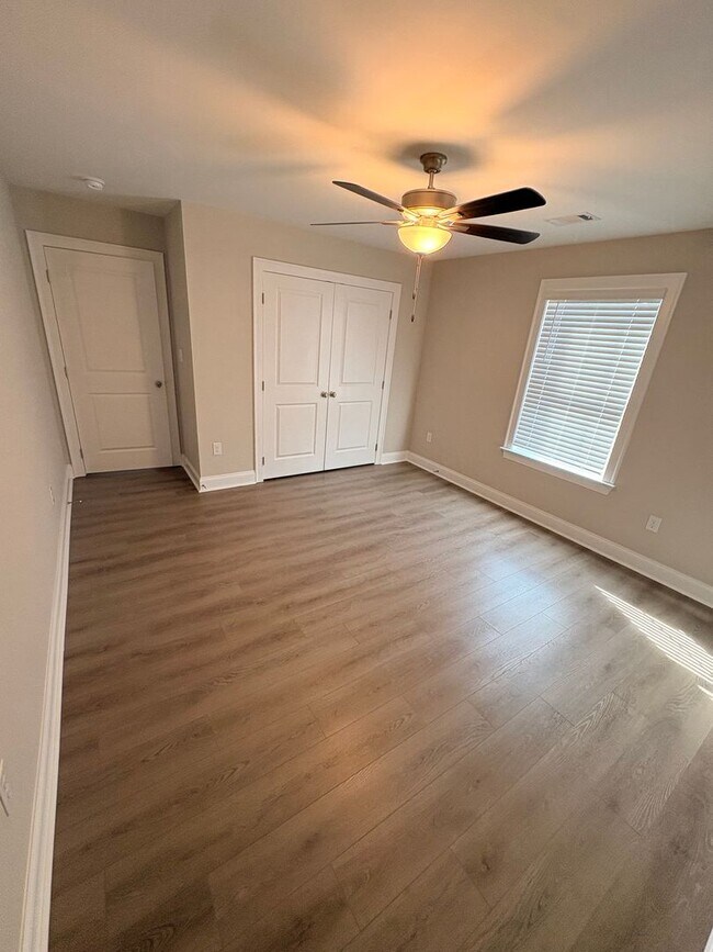 Building Photo - 108 Alva Ct