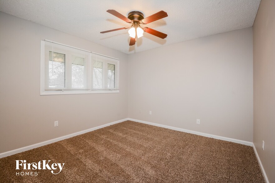 Building Photo - 24 Lille Ct