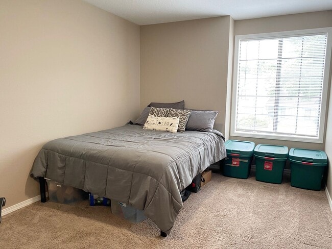 Building Photo - Lovely updated Bethany home
