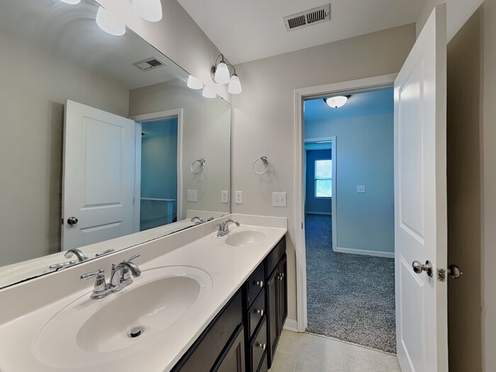 Building Photo - 171 Davelyn Ct