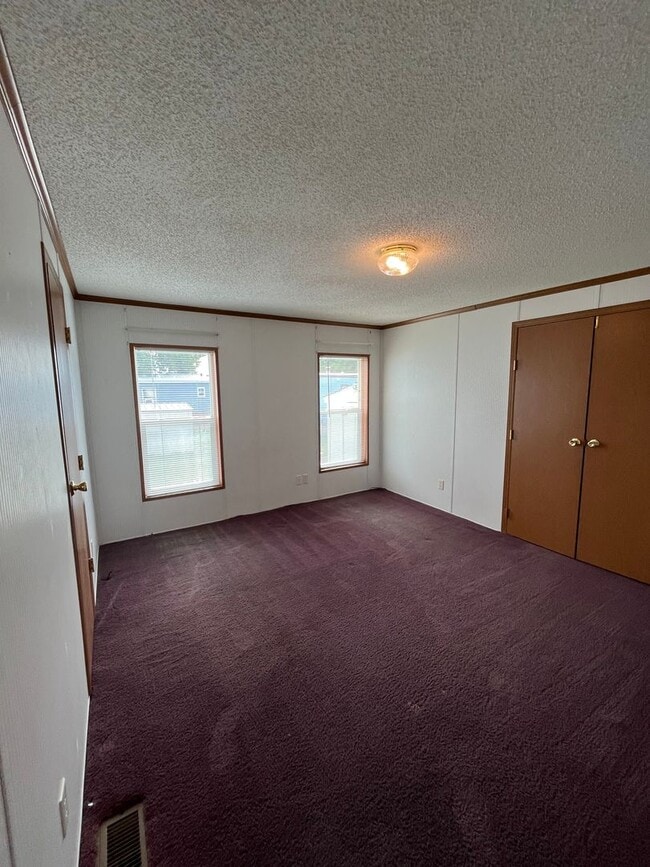 Building Photo - 3 Bedroom Mobile Home with Carport in Billings Heights