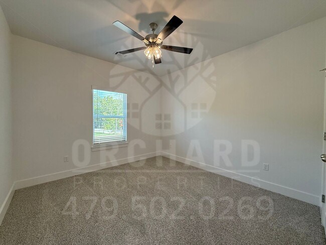 Building Photo - Bella Vista Single-Family Home- 3 Bed/ 2 B...
