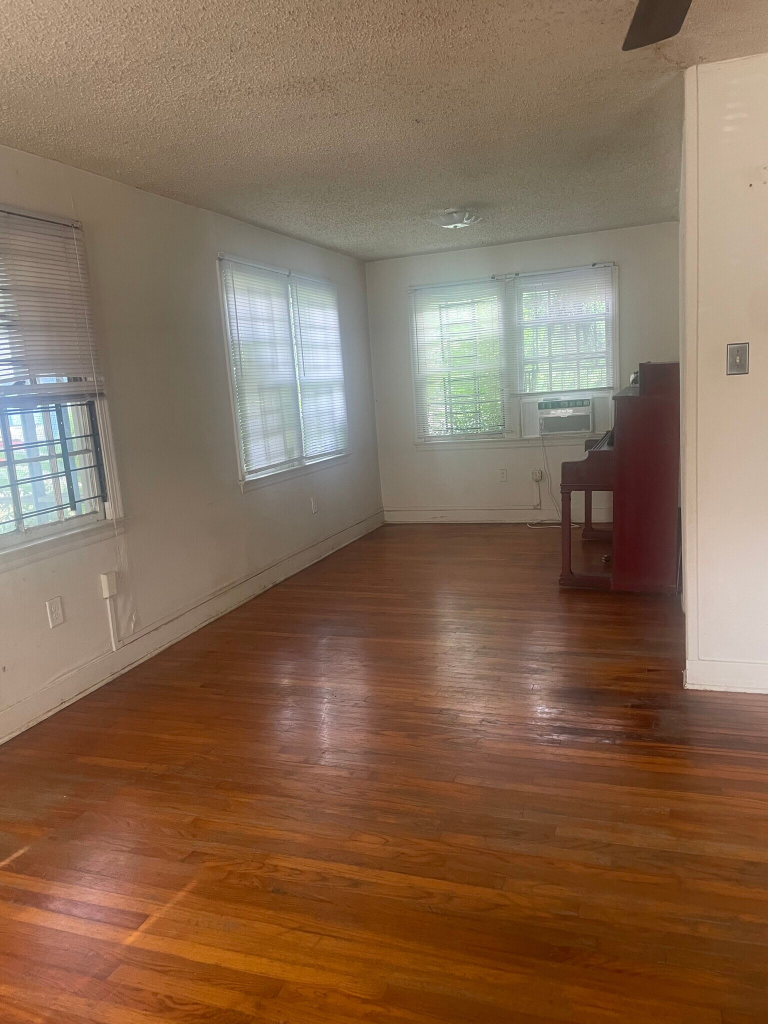 Building Photo - 849 Geranium St