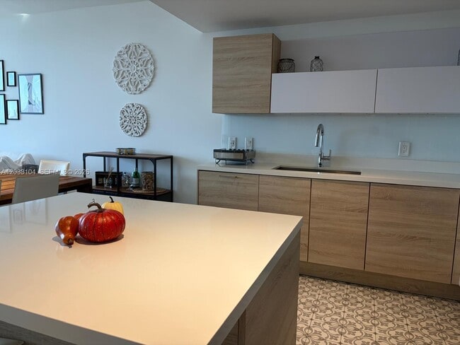 Building Photo - 16385 Biscayne Blvd