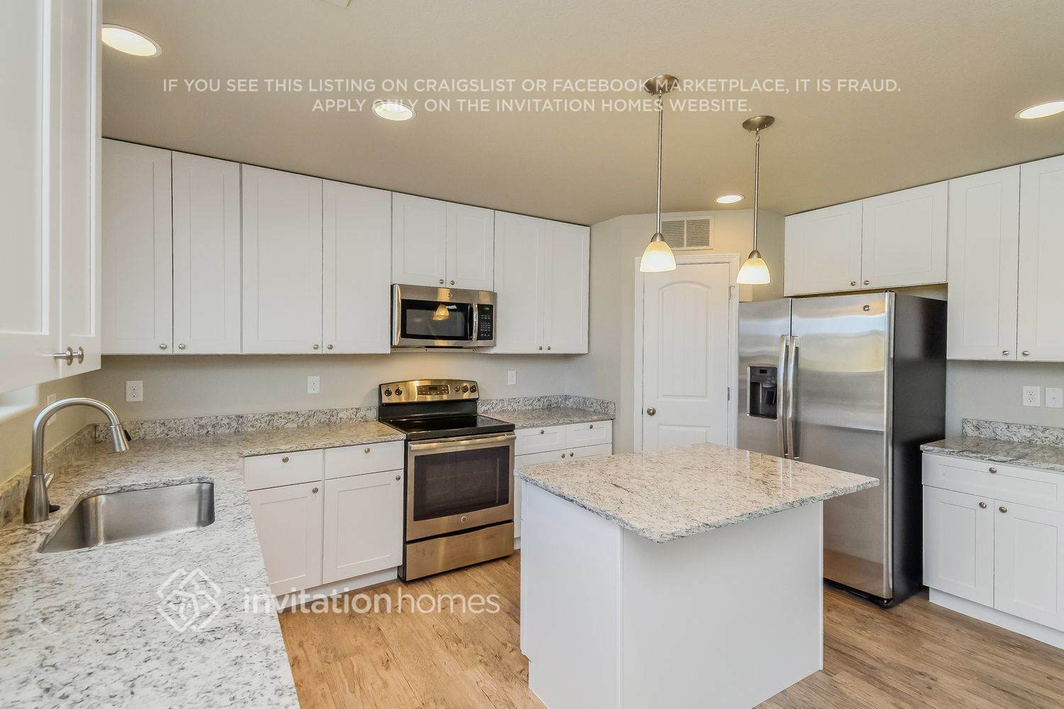 Building Photo - 3614 Saguaro Cir