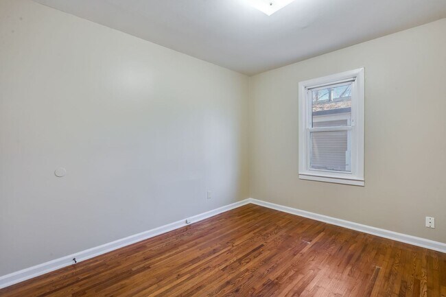 Building Photo - 2 Bed, 1 Bath Ready for Rent!