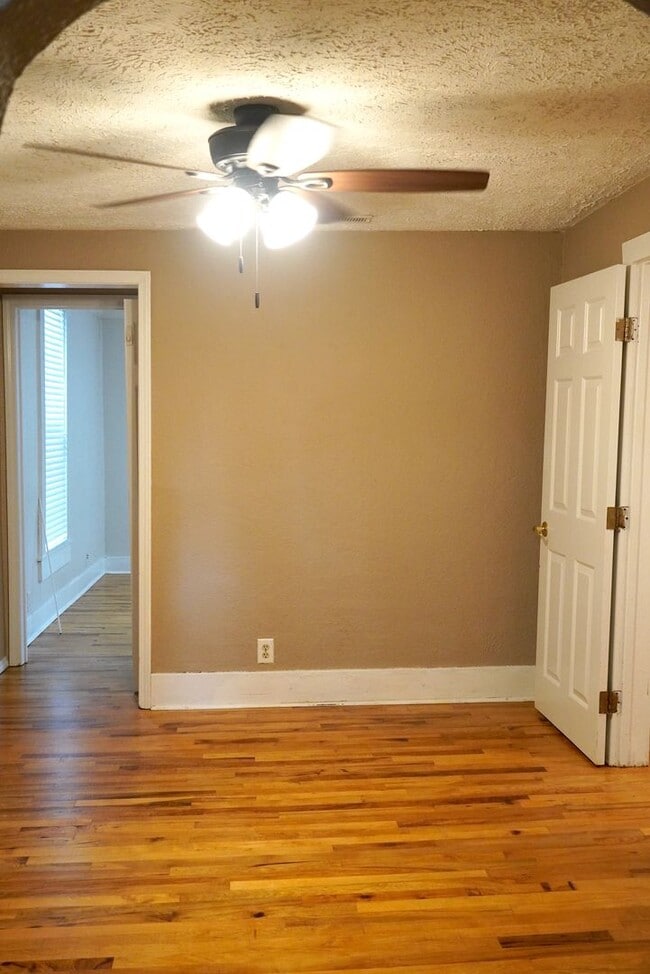 Building Photo - PRE-LEASING! Adorable Bungalow Steps From ...