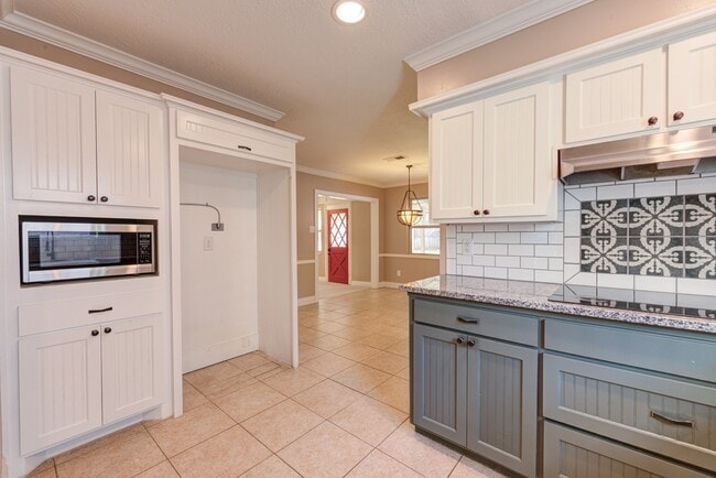Building Photo - 607 Ellingham Dr