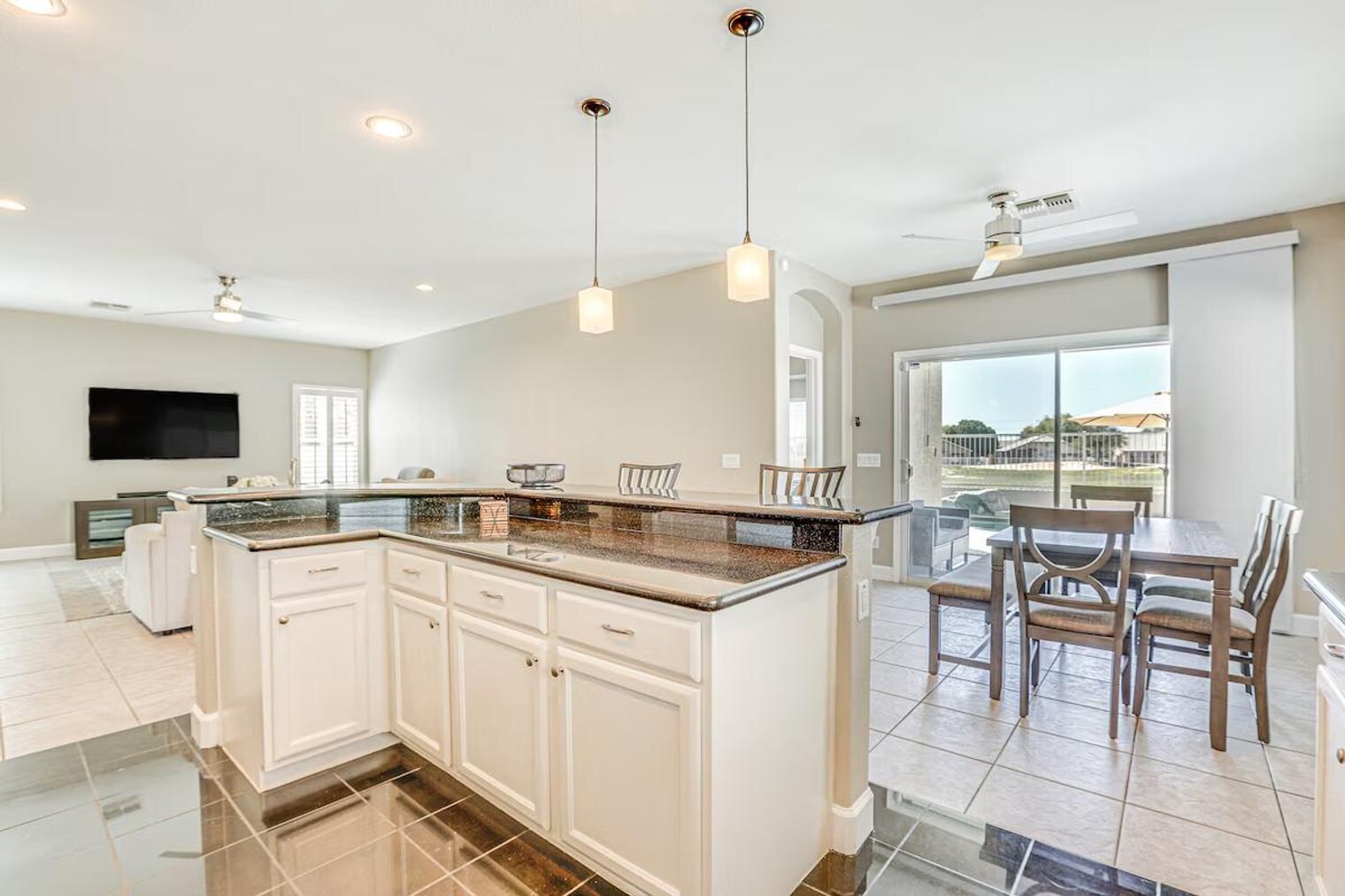 Building Photo - 11882 W Washington St