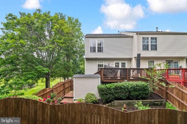 Building Photo - 9525 Oakhurst Dr