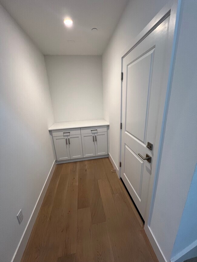 Building Photo - 15309 McCobb Dr