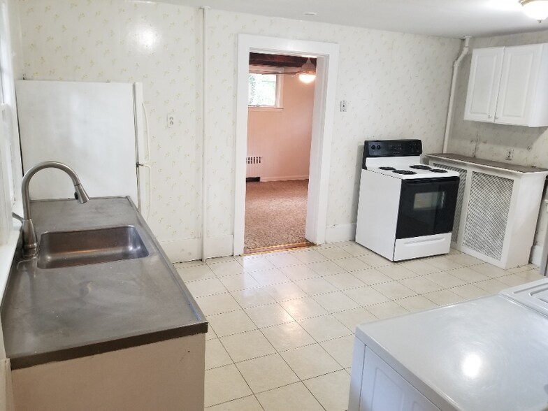 Building Photo - 126 Plainview Rd