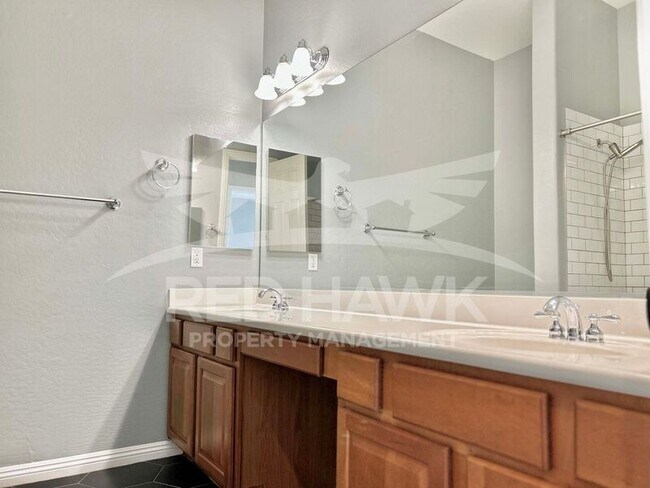 Building Photo - 863 W Bluebird Dr