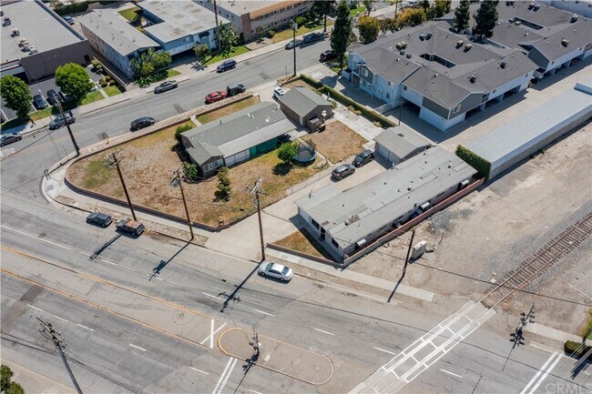 Building Photo - 9412 Nance Ave