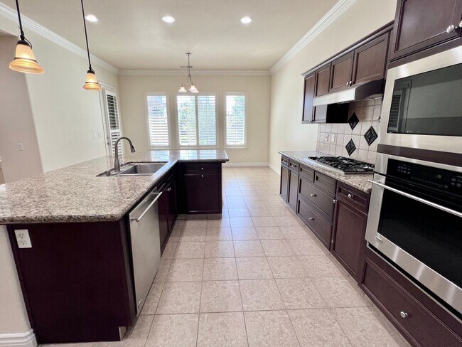 Building Photo - $2,695 Bullard & Hwy 99, 4 Bedroom With So...