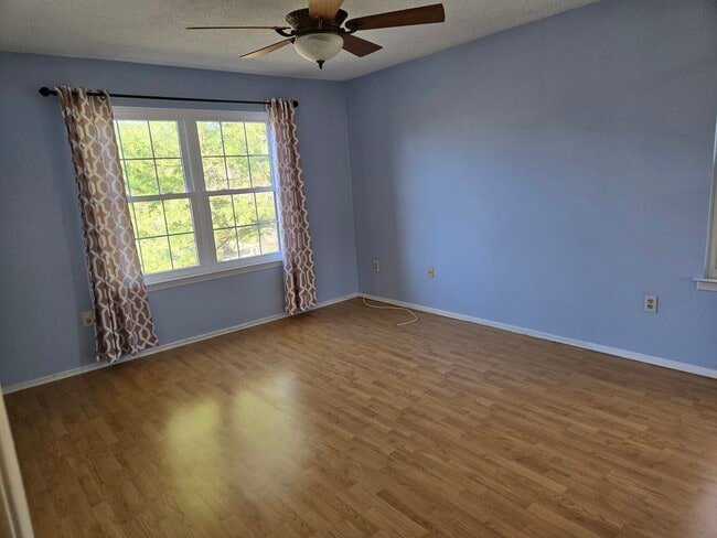 Building Photo - 289 English Pl