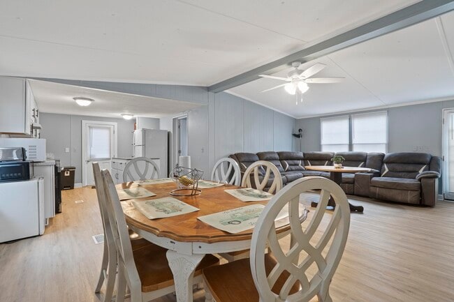 Building Photo - 158 Thomas Field Rd SE