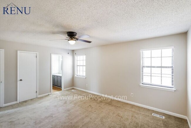 Building Photo - AVAILABLE NOW!!