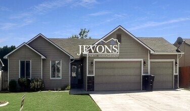 Building Photo - Inviting 3-bedroom single-family home with...