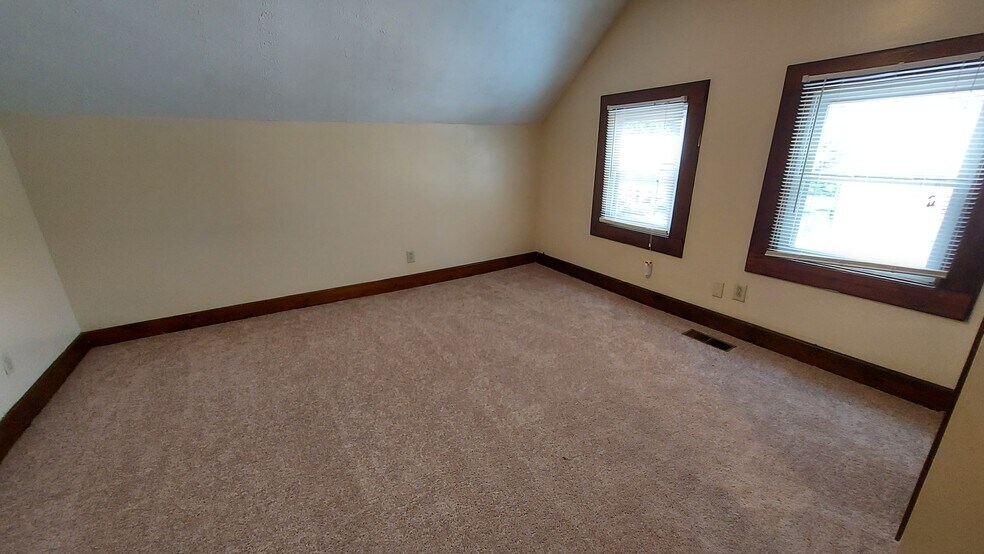 Building Photo - 404 King Ave