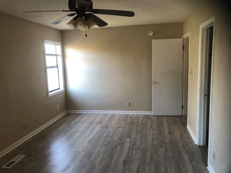 Building Photo - 502 Oak Cir Dr