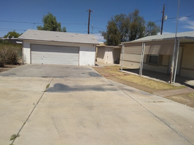 Building Photo - Double Wide on a Double Lot w/detached Gar...