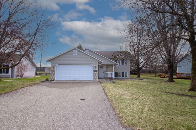 Building Photo - 6082 Kalland Cir NE