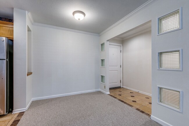 Building Photo - 1 BEDROOM BOUTIQUE APARTMENT