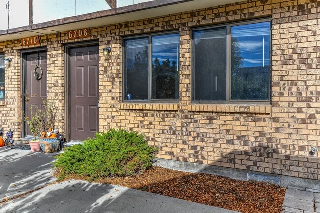 Building Photo - 2 Bedroom 1.5 Bathroom 4 plex