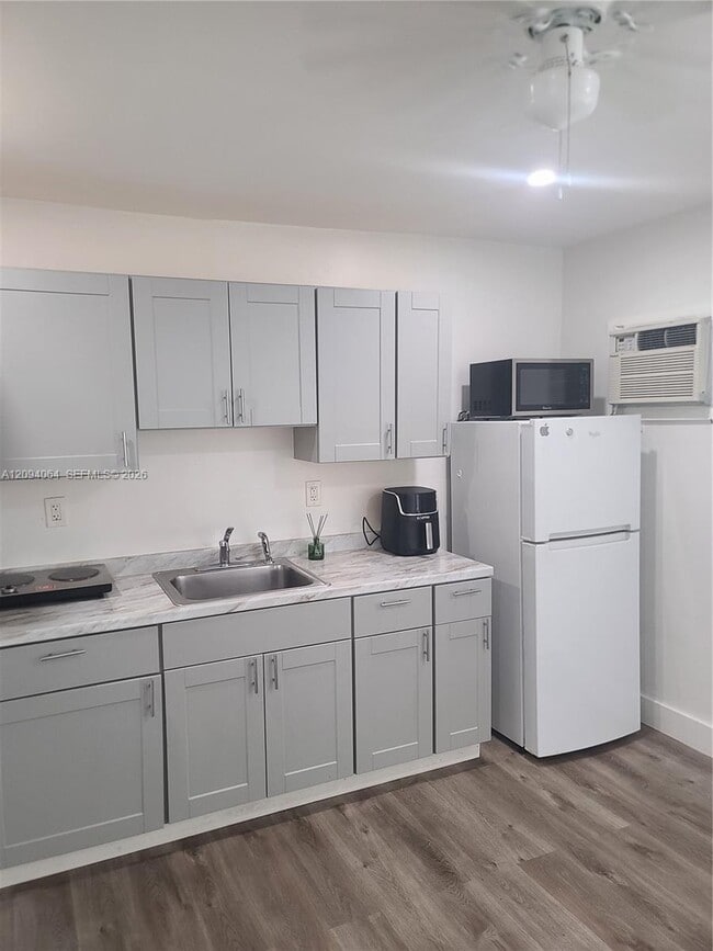 Building Photo - 2862 SW 38th Ct