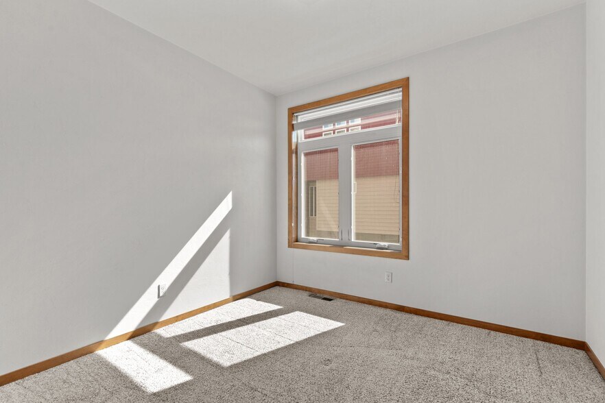 Building Photo - 1141 E Banta Ct